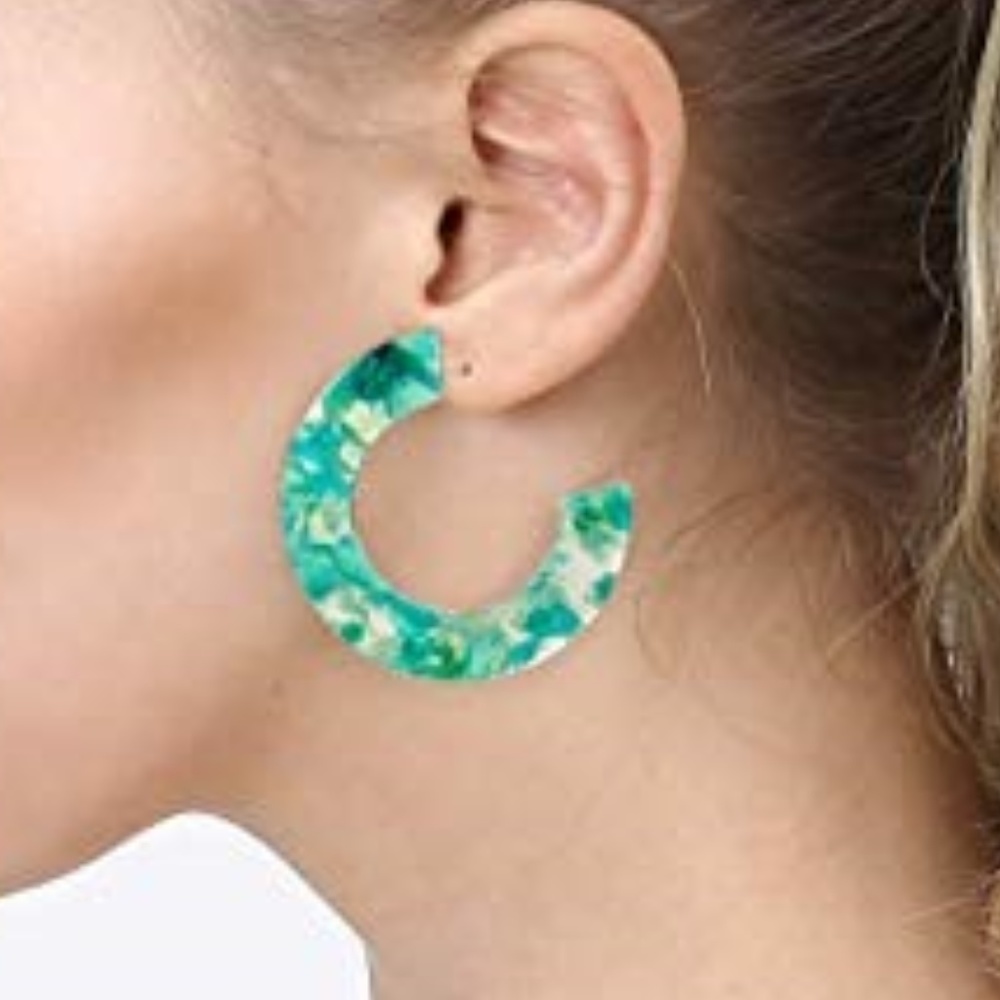 Acrylic resin hoop earrings